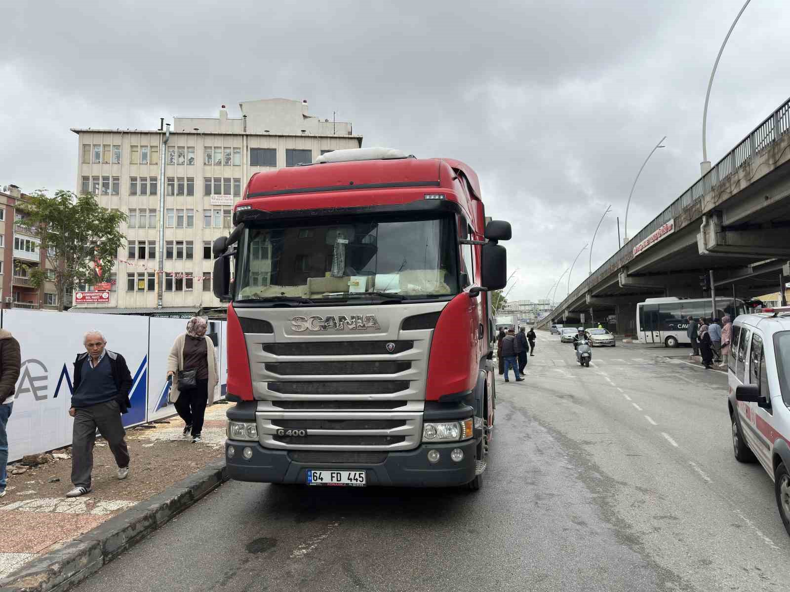 Uşak’ta tırın çarptığı yaya yaralandı