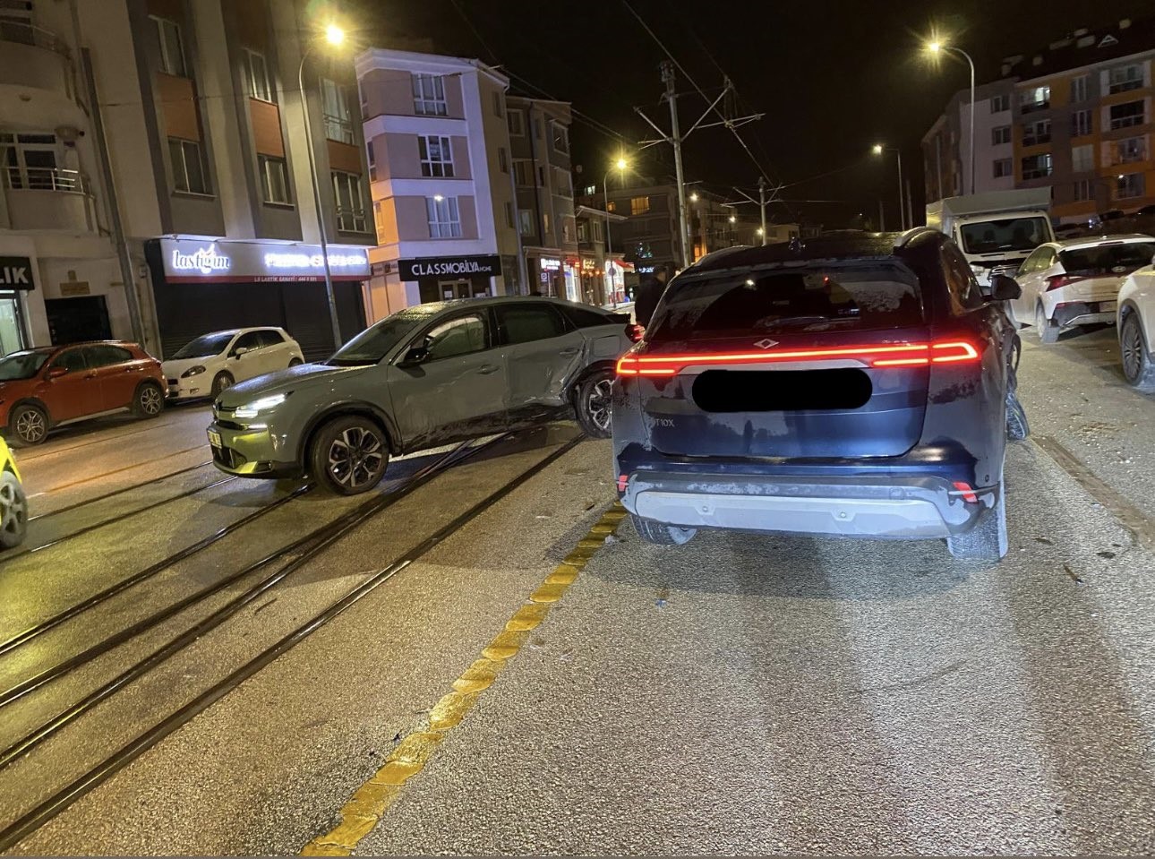 Trafik kazası sebebiyle tramvay seferleri aksadı