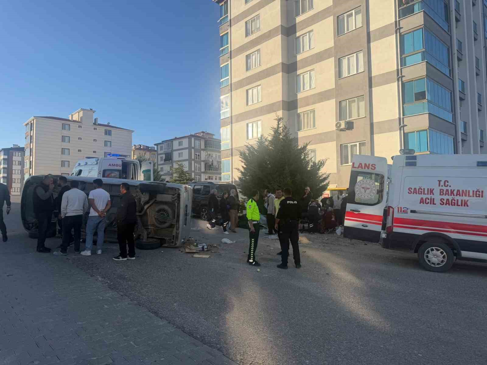Eskişehir’de otomobil minibüsle çarpıştı: 5 yaralı