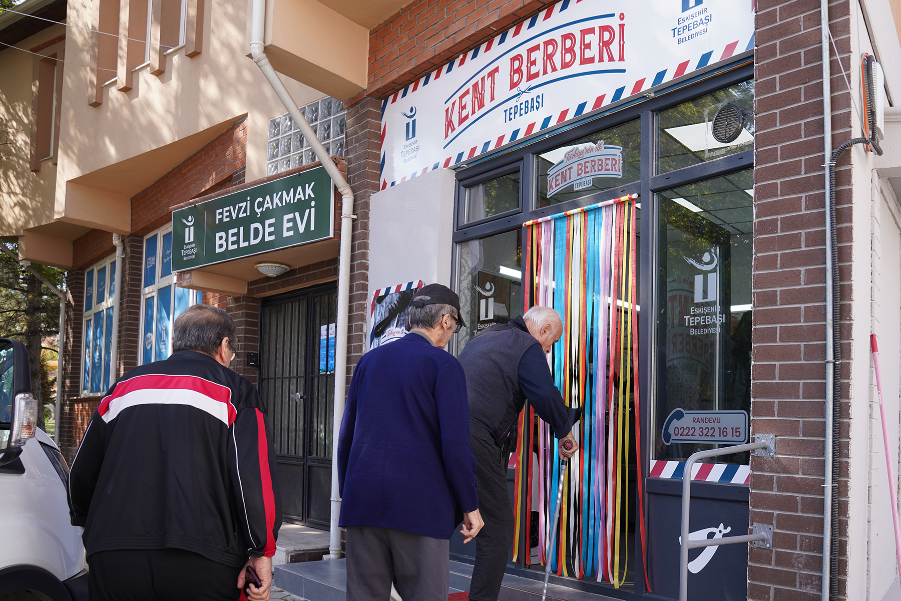 Tepebaşı'nda Sosyal Dayanışma Berber Koltuğunda