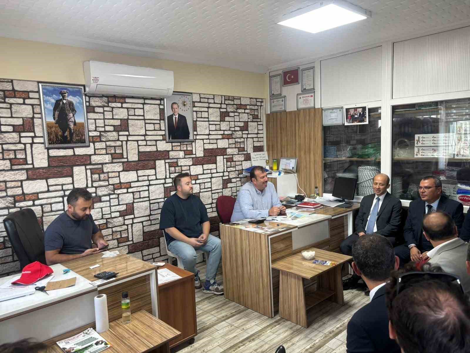 Gedizli üreticilere 95 damızlık büyükbaş hayvan dağıtıldı