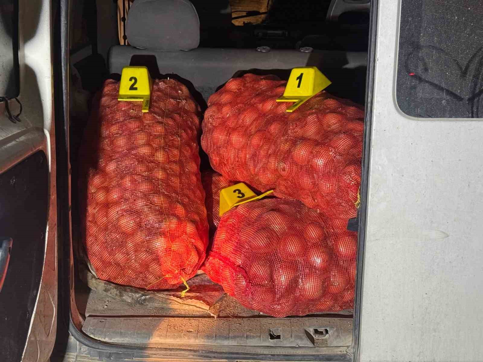 Jandarma soğan hırsızlarını suçüstü yaptı