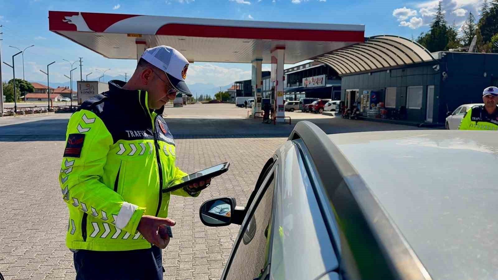 Bolvadin’de jandarma ekipleri trafik denetimlerini arttırdı