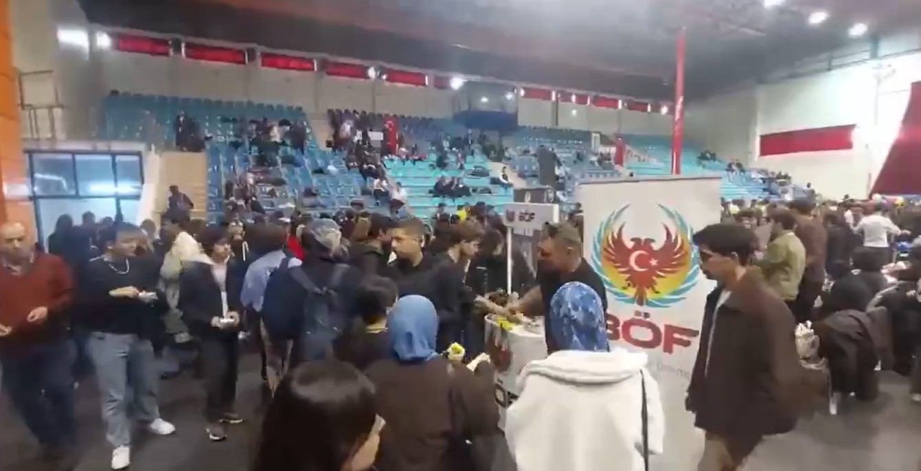 Polis ekipleri 28 bin 170 öğrenciyle bir araya geldi