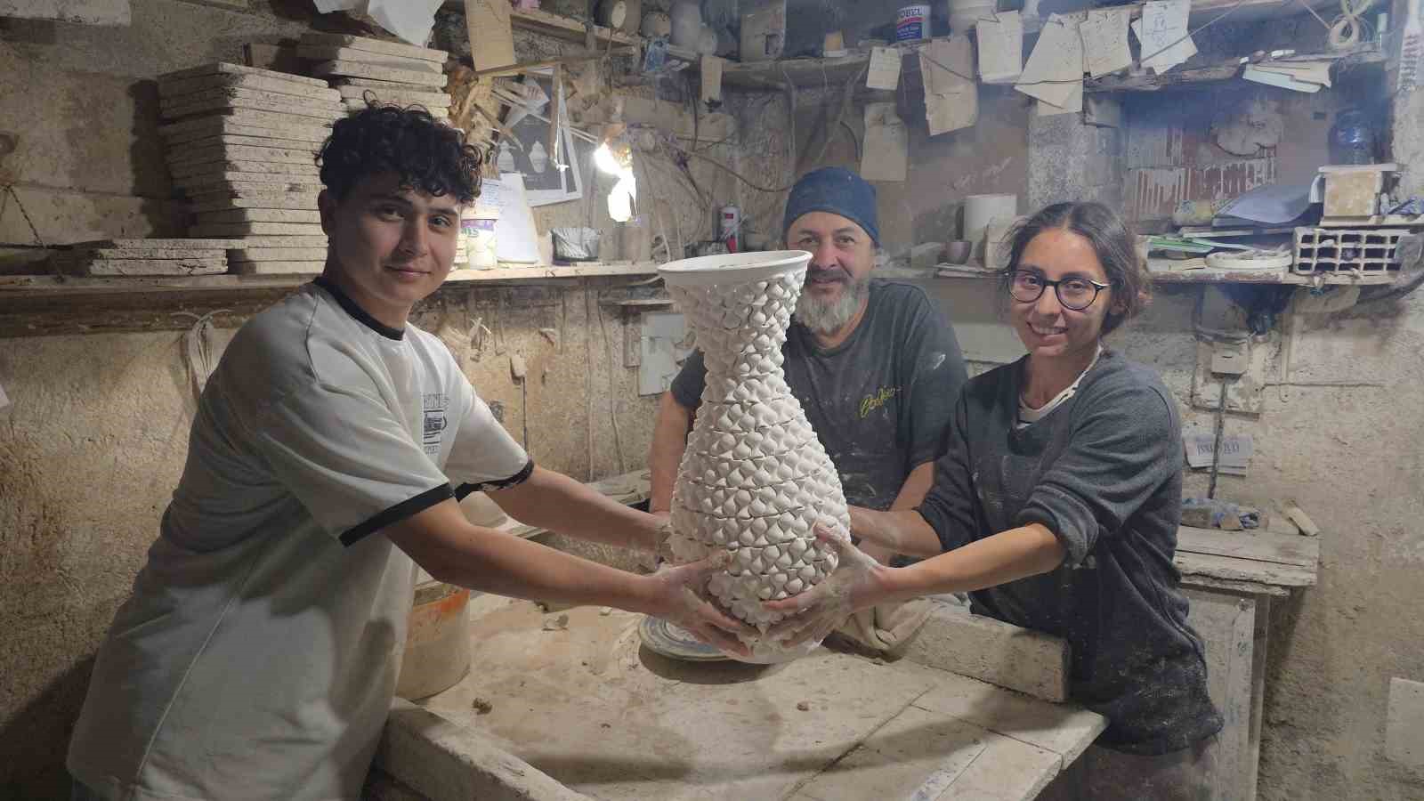 Kütahya’da 500 minik vazodan büyük eser, 6 ayda hayallerini gerçeğe dönüştürdüler
