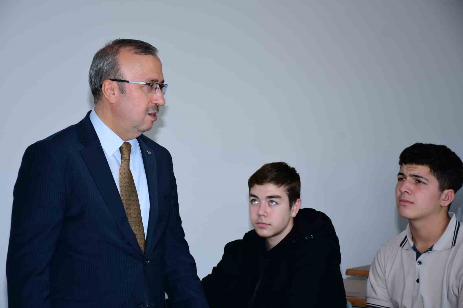 İl Millî Eğitim Müdürü Sinan Aydın, Firuz Kanatlı Mesleki ve Teknik Anadolu Lisesi’ni ziyaret etti