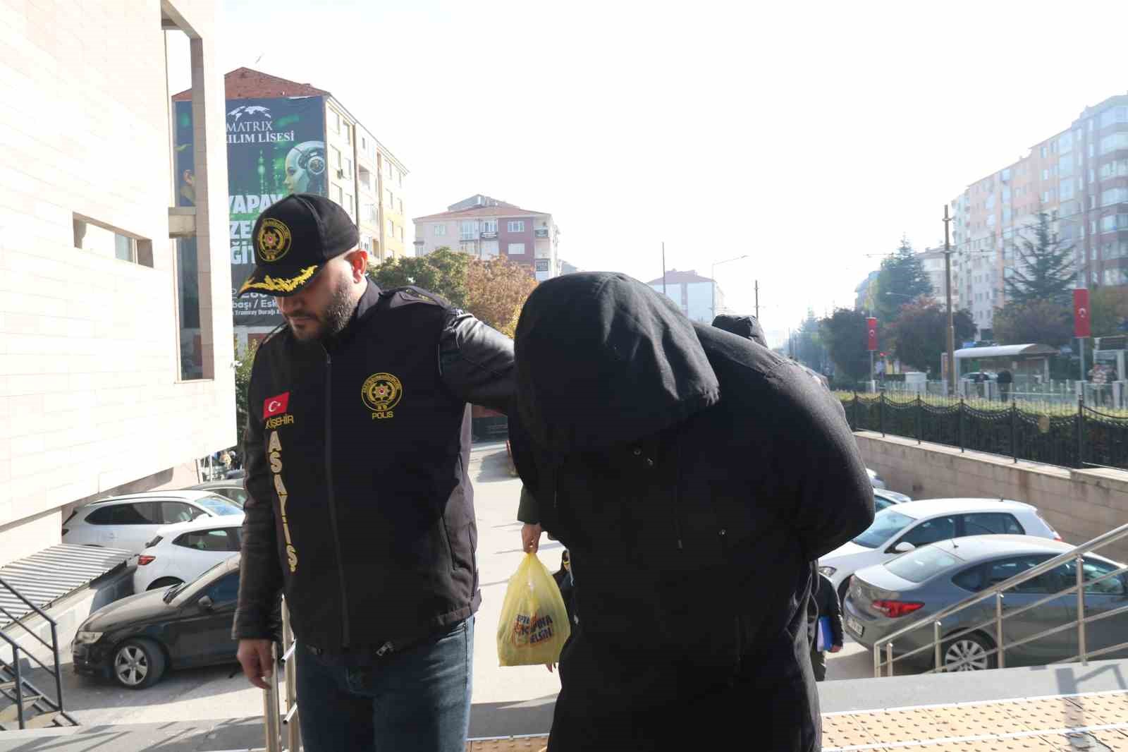 Eskişehir merkezli 5 ildeki fuhuş operasyonunda yakalanan 17 şüpheli adliyeye sevk edildi