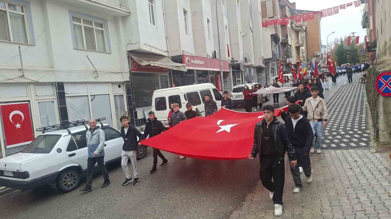 Hisarcık’ta Cumhuriyet Yürüyüşü düzenlendi