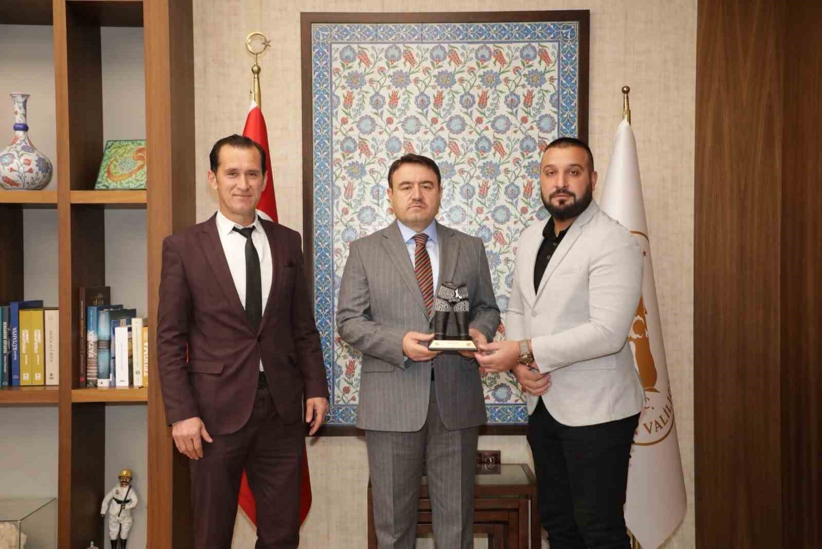 Kütahya Valisi Işın’dan Pazarlar Spor Lisesi’nin projelerine tam destek