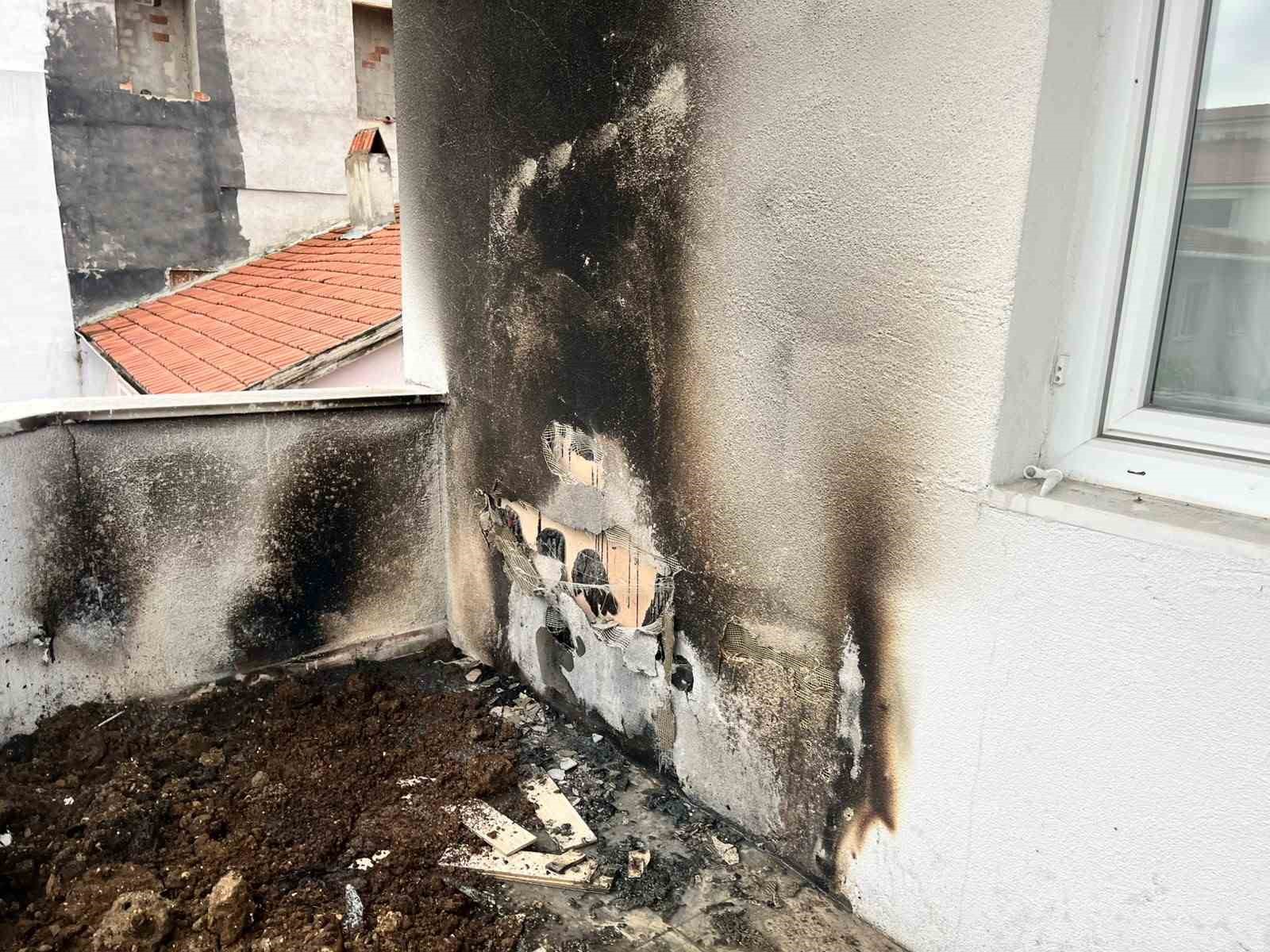 Bilecik’te balkonda düdüklü tencerede unutulan yemek yangına neden oldu