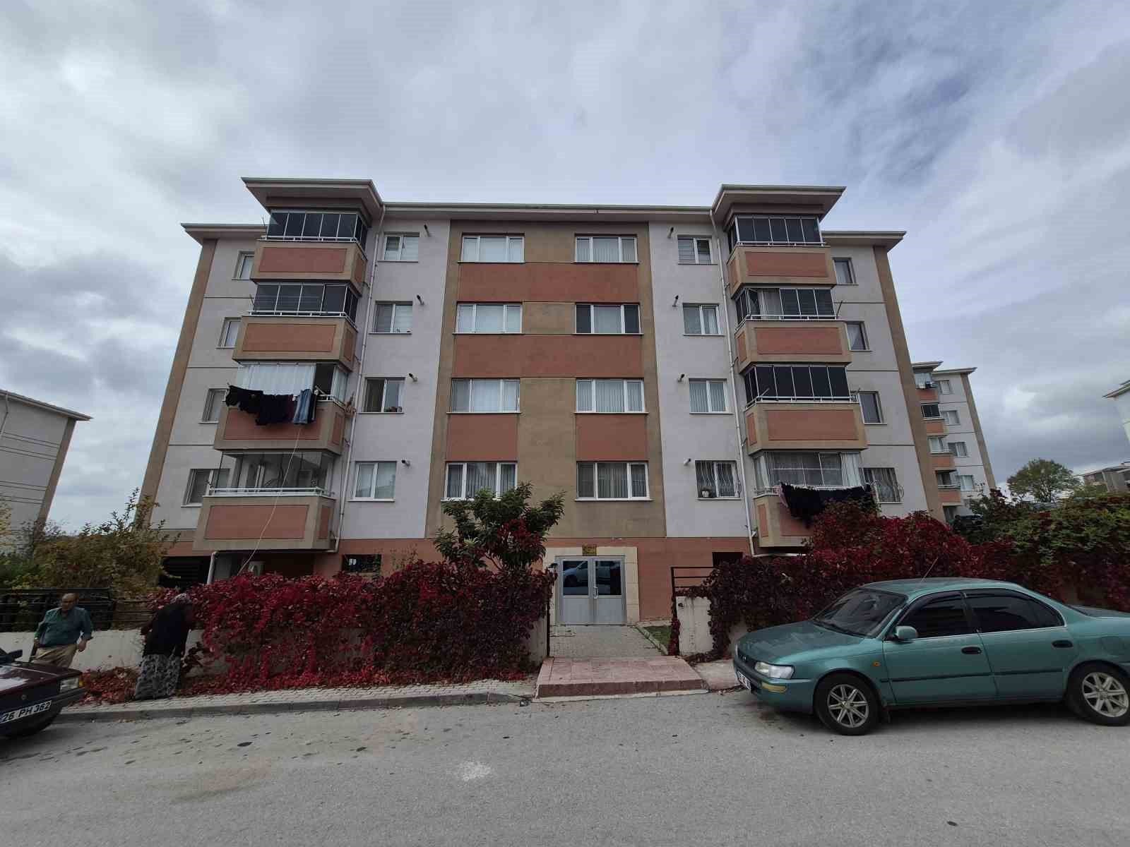 Eskişehir’de 2 yaşındaki çocuk 4 katlı binadan düştü