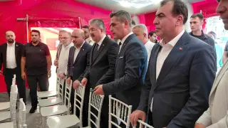 Vali Yılmaz ve beraberindeki heyetten 15 Temmuz Anma Çadırı'na ziyaret