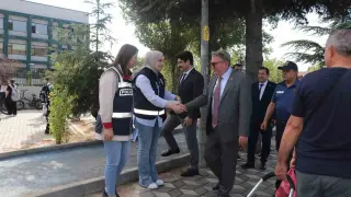 Bilecik’te okul önlerinde yaya ve sürücülere trafik bilgilendirmesi