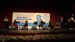 Uluslararası Eskişehir Yunus Emre Edebiyat Şenliği muhteşem bir açılışla başladı