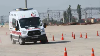 Eskişehir’de ambulans sürücülerine güvenli ve kontrollü sürüş eğitimi verildi
