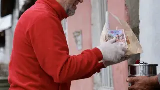 Kütahya’da ihtiyaç sahiplerine sıcak pide dağıtıldı
