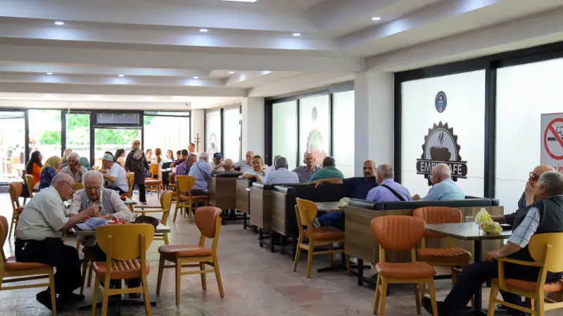 Ayşe Ünlüce Emeklileri Unutmadı: Emek Kafe’de Dünya Emekliler Günü’ne Özel Buluşma