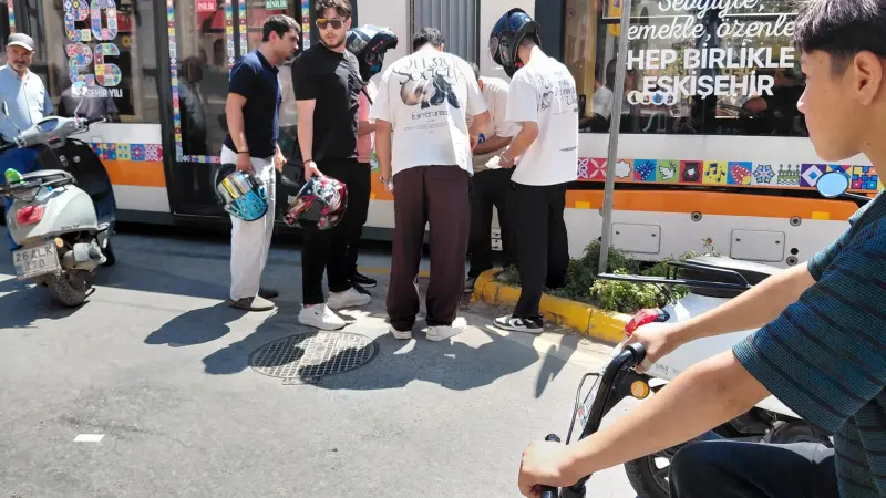 Taksi ile Motosiklet Çarpıştı: 1 Yaralı