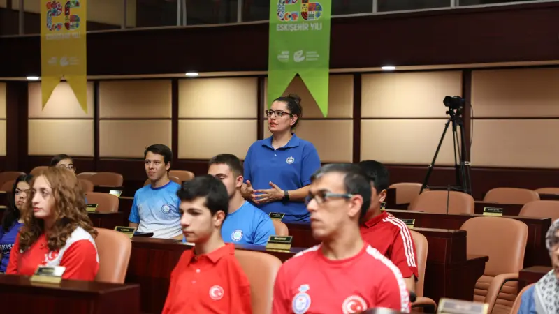 Başkan Ünlüce Şampiyon Yüzücüleri Belediyede Ağırladı