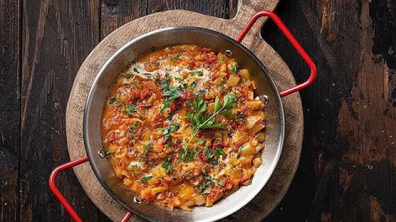Lezzetli Soğanlı Menemen Nasıl Yapılır? Püf Noktaları