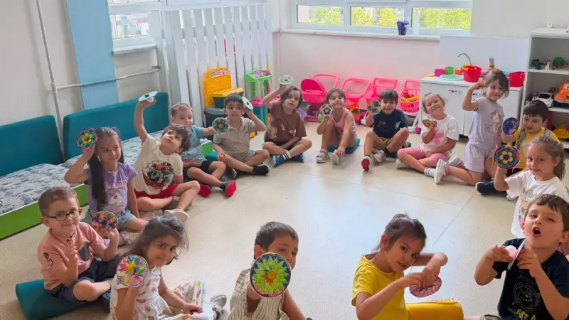 Mİnikler yaz okulunda eğlenerek öğreniyor