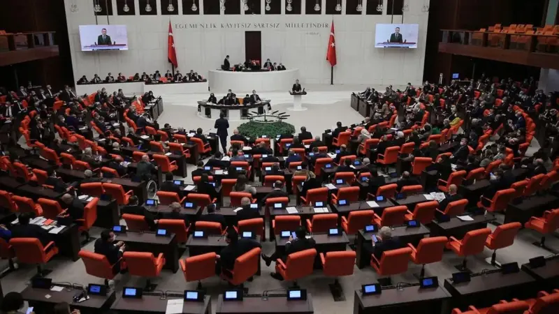 TBMM’de "Çerçeve Yasa" Mesaisi: Parti Temsilcileri Arasında Yoğun Görüşme Trafiği