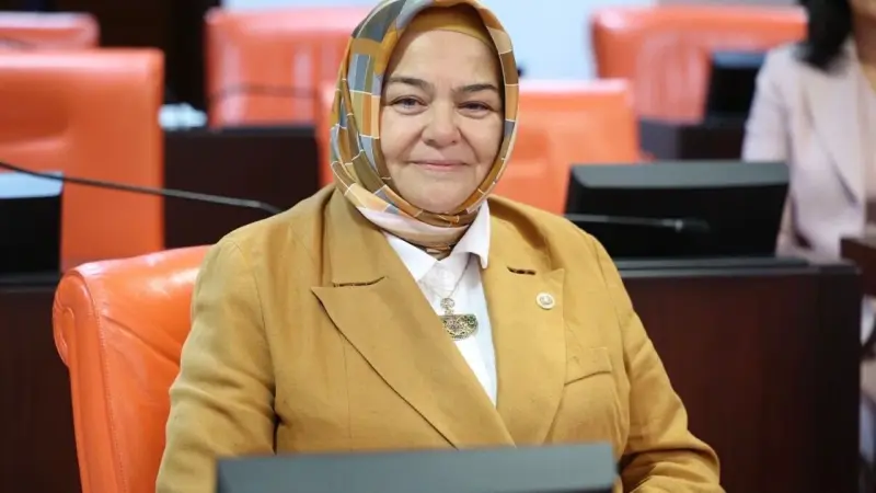 Milletvekili Gürcan Üniversiteye Adım Atan Gençleri Tebrik Etti