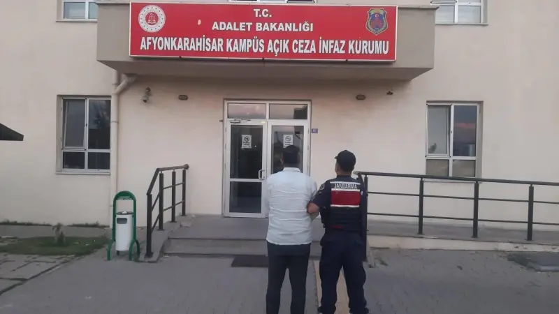Jandarma çeşitli suçlardan aranan 28 kişiyi yakaladı