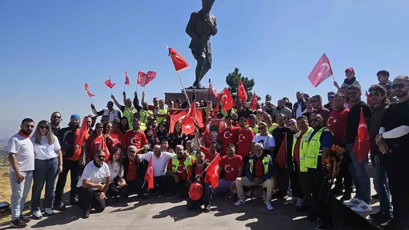 Motosiklet tutkunları Afyonkarahisar’da "Zafer Sürüşü" düzenledi