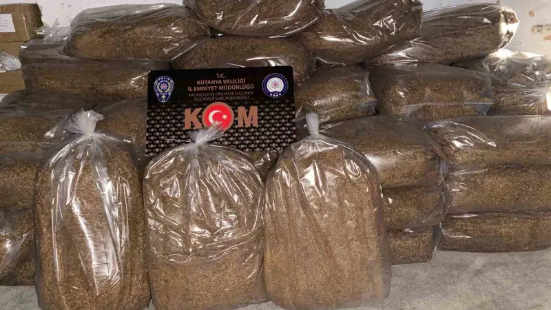 Kütahya’da 2 araca kaçakçılık operasyonu: 1 ton 716 kilo tütün ele geçirildi