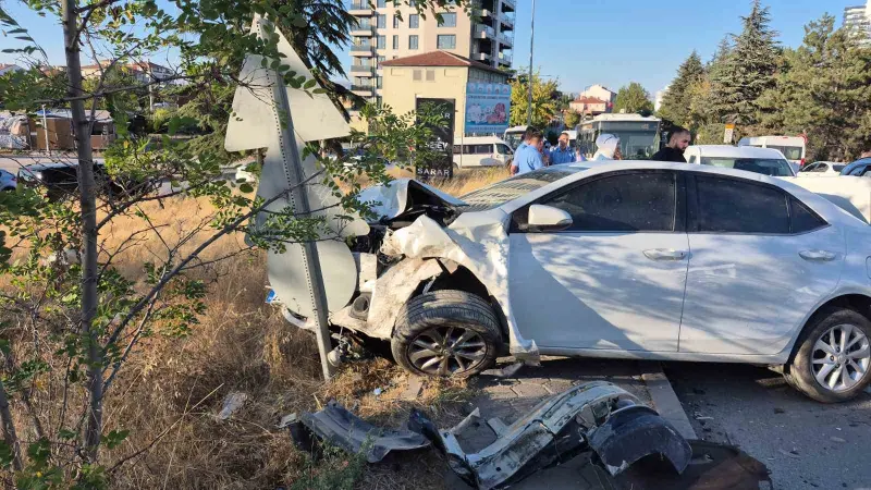 Eskişehir’de 4 aracın karıştığı zincirleme kaza: 3 yaralı