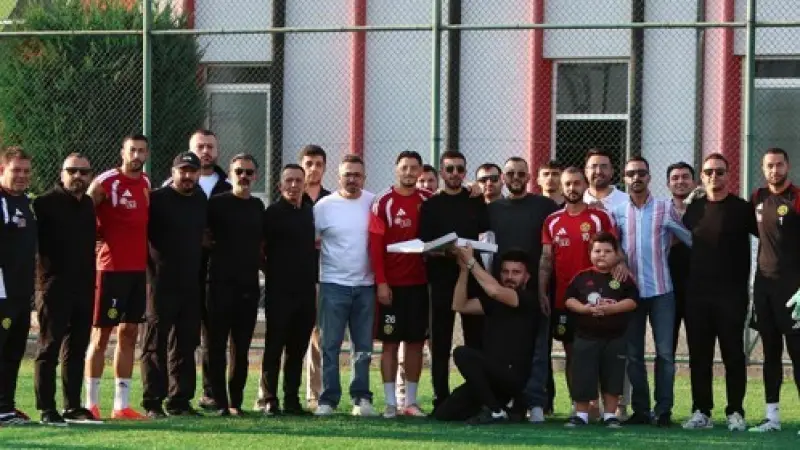 Eskişehirspor Taraftarlar Birliği’nden takıma ve teknik ekibe ziyaret