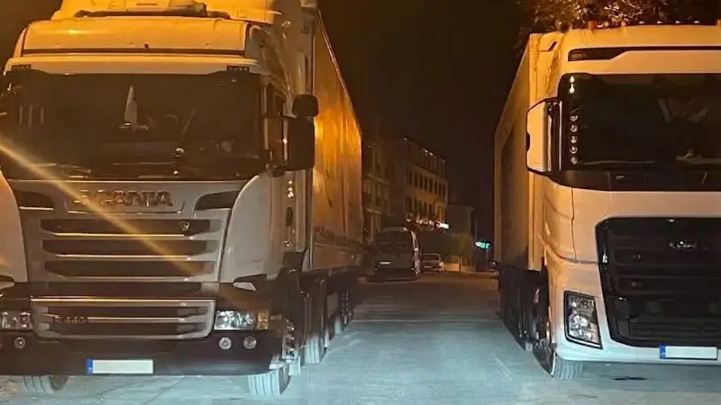 Tırların ilginç hatalı parkı