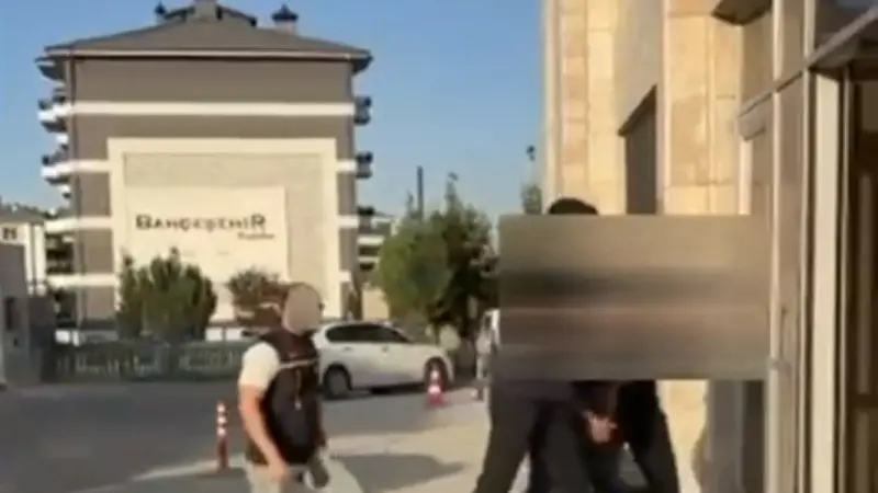 Kütahya’daki polis denetiminde kardeşinin kimliğini gösteren şüpheli yakalandı