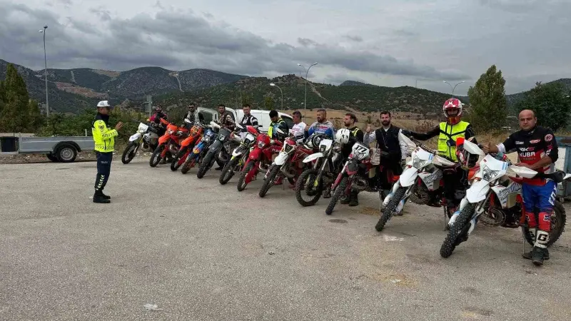 Bilecik’te motosiklet sürücülerine trafik eğitimi