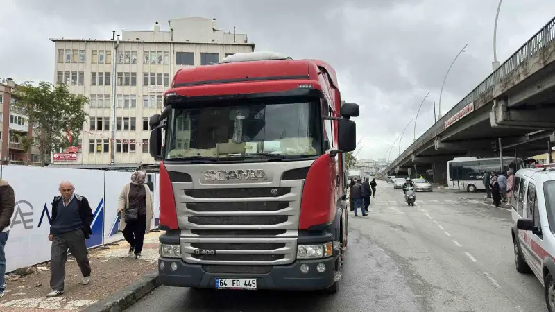 Uşak’ta tırın çarptığı 74 yaşındaki yaya hastanede hayatını kaybetti