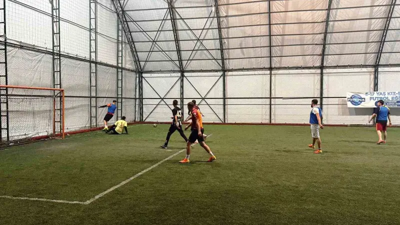 Hisarcık AK Gençlik Halı Saha Turnuvası’nda final heyecanı