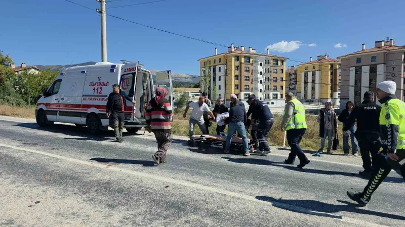 Kütahya’da otomobil motosikletle çarpıştı: 1 ölü, 2 yaralı