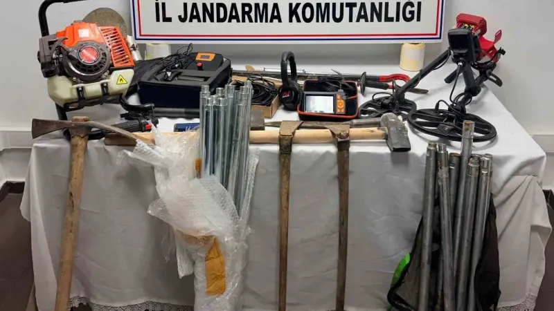 Beylikova’da kaçak kazı operasyonunda 5 şüpheli yakalandı