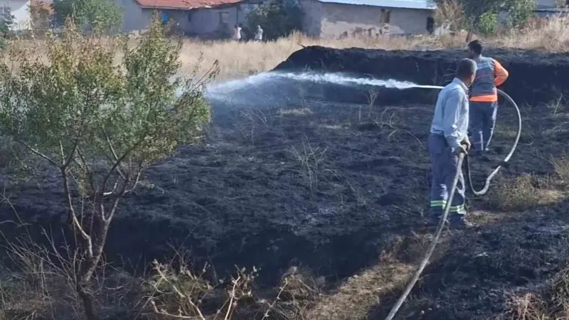 Hisarcık’ta ot yangınına köylülerden hızlı müdahale