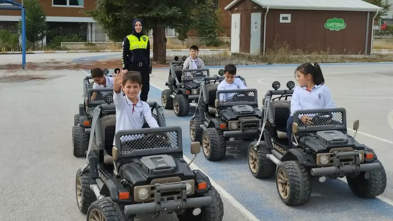 Bilecik’te 35 öğrenciye uygulamalı trafik eğitimi