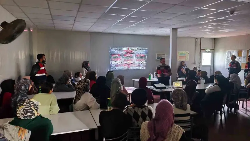 Jandarma vatandaşlara uyuşturucuyla mücadele eğitimi verdi