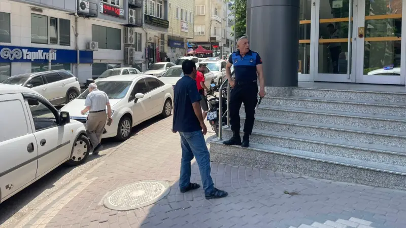 Kurumlardan "Çocuğum hasta" diyerek para toplayan şahsın eşinin üzerine kayıtlı 2 araç çıktı