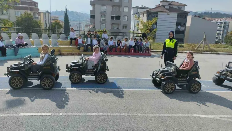 Bilecik’te 23 öğrenciye uygulamalı trafik eğitimi