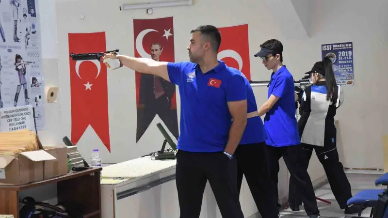 Eskişehir’de 29 Ekim Cumhuriyet Bayramı havalı silahlar atıcılık kupası gerçekleştirildi
